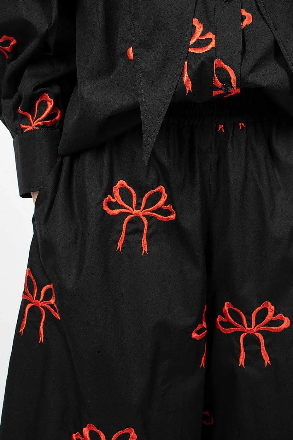 Simone Rocha Bow Boxing Shorts Black/Red| Trousers