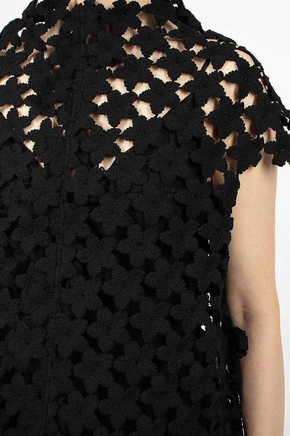 Comme Des Garçons Comme Des Garçons Flower Crochet T-Shirt Black| Tops