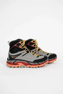 Hoka One One Tor Ultra Hi Black/Chili Pepper| Boots