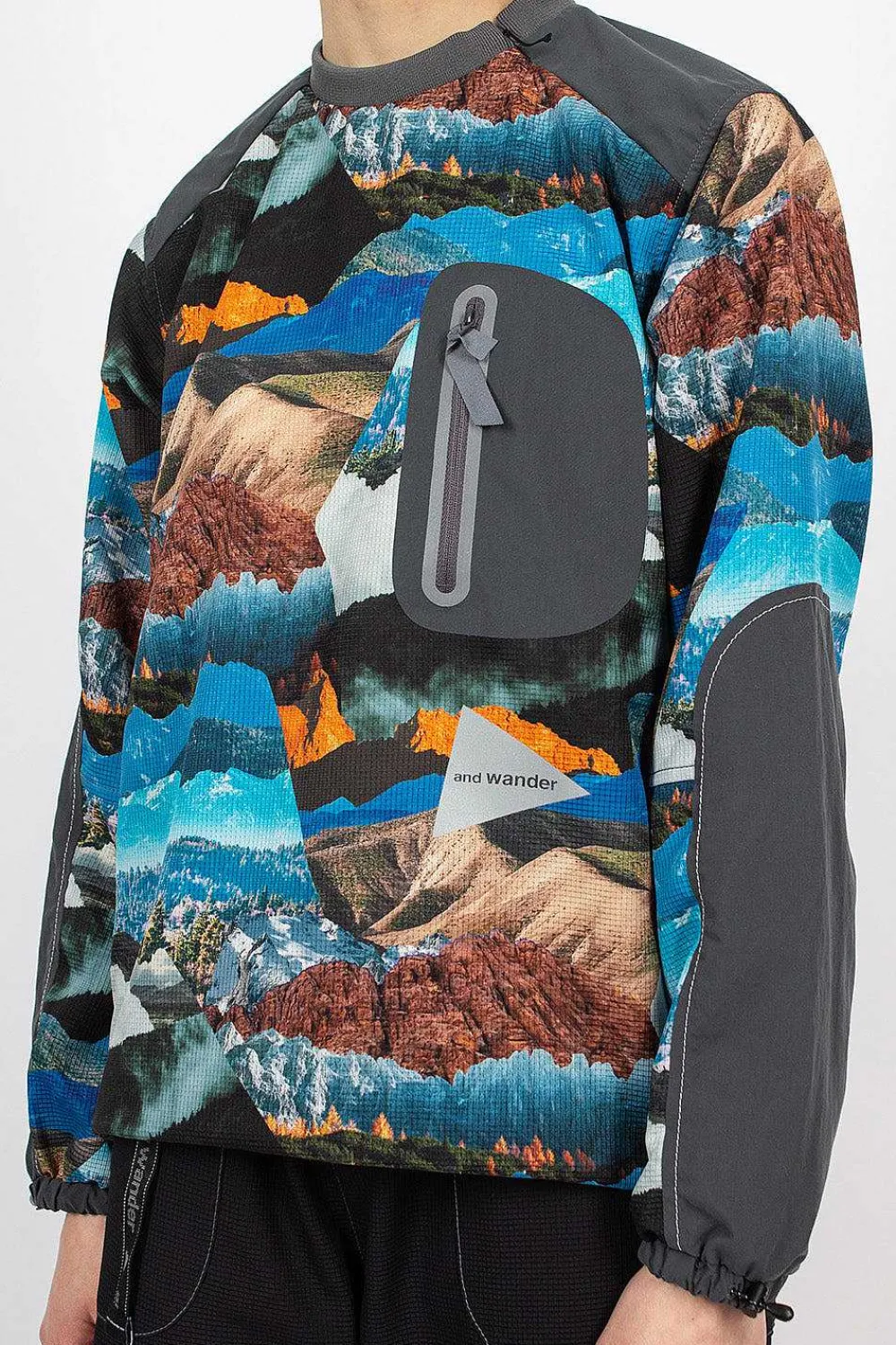 and wander Vent Printed Pullover Blue| Tops